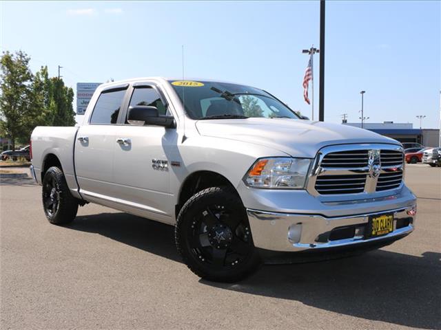 Pre-Owned 2015 RAM 1500 SLT 4×4 Crew Cab 140 in. WB Regular Side